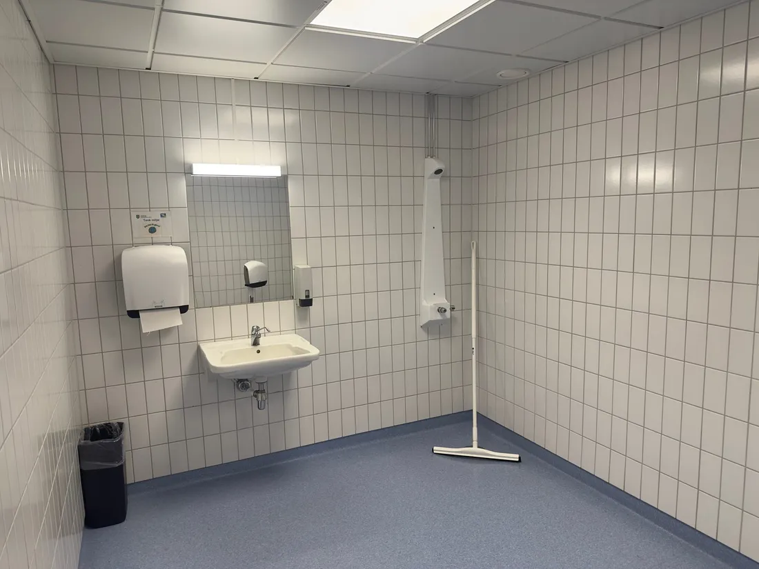 Modernes Badezimmer mit durchdachter Aufteilung